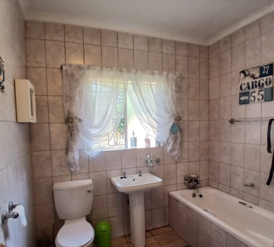 3 Bedroom Property for Sale in Rustenburg Central North West